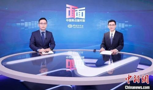 中國(guó)國(guó)家發(fā)展和改革委員會(huì)體改司副司長(zhǎng)蔣毅(右)日前在北京接受中新社“中國(guó)焦點(diǎn)面對(duì)面”專訪。中新社記者 蔣啟明 攝